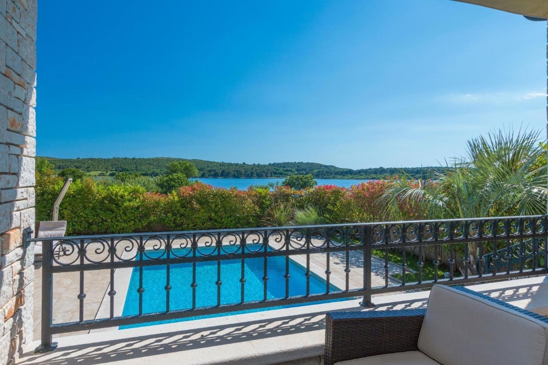 Ferienhaus In Pomer Mit Privatem Beheizten Pool Und Meerblick Εξωτερικό φωτογραφία